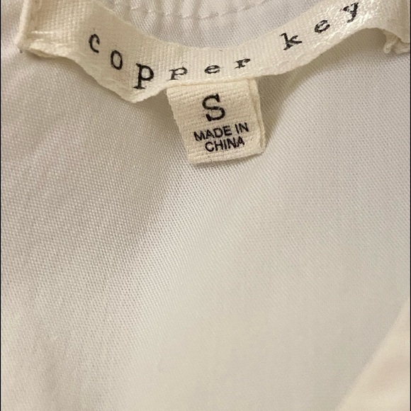 Copper Key Ruffled Cold Shoulder Top Size S - Picture 3 of 11